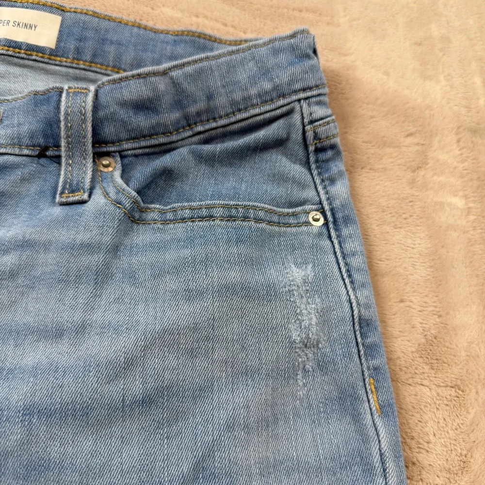 Signature by Levi Strauss Super Skinny Jean Womens 28 Light Wash Distressed Good